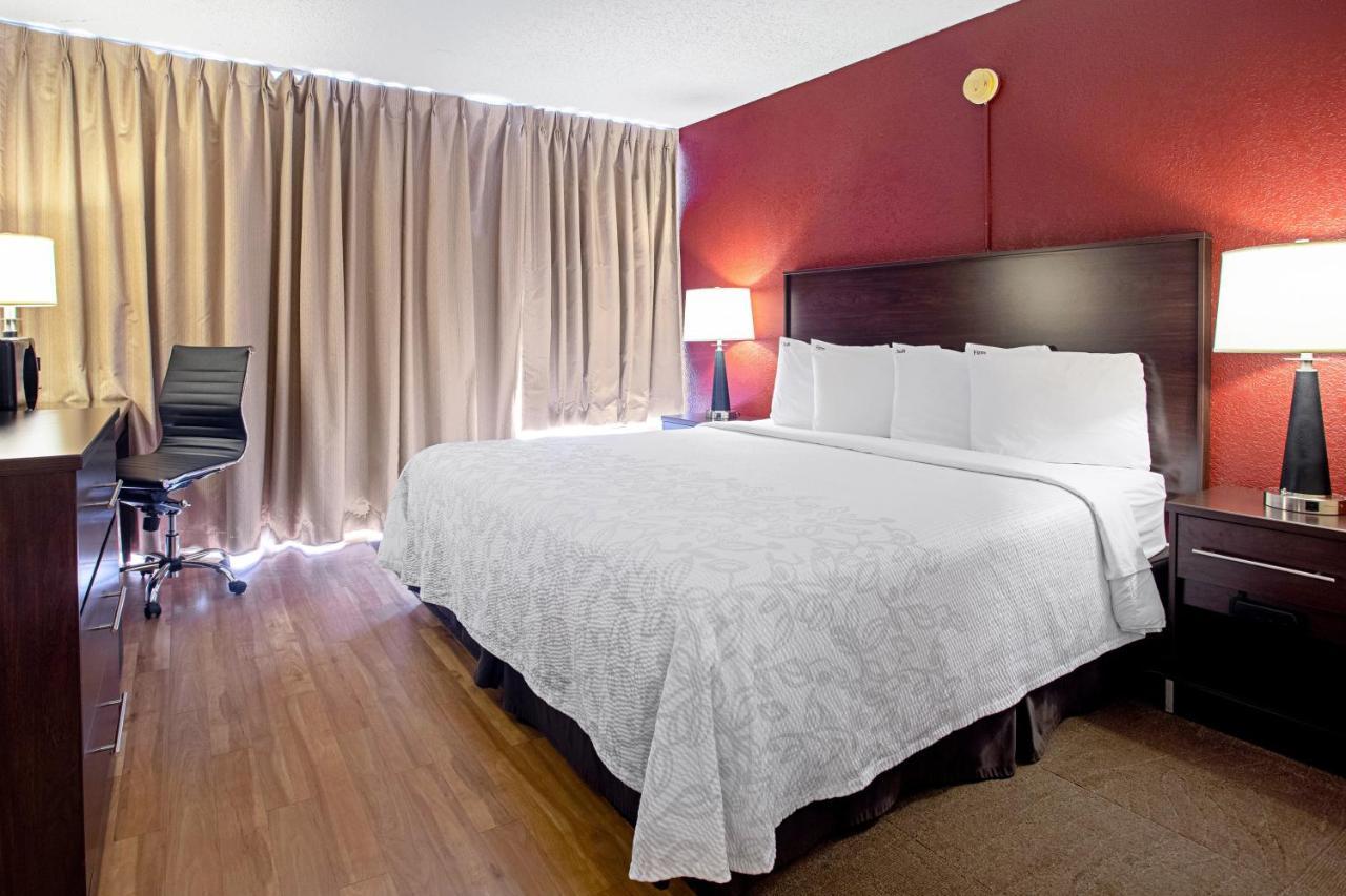 Red Roof Inn Plus+ Wichita East Dış mekan fotoğraf