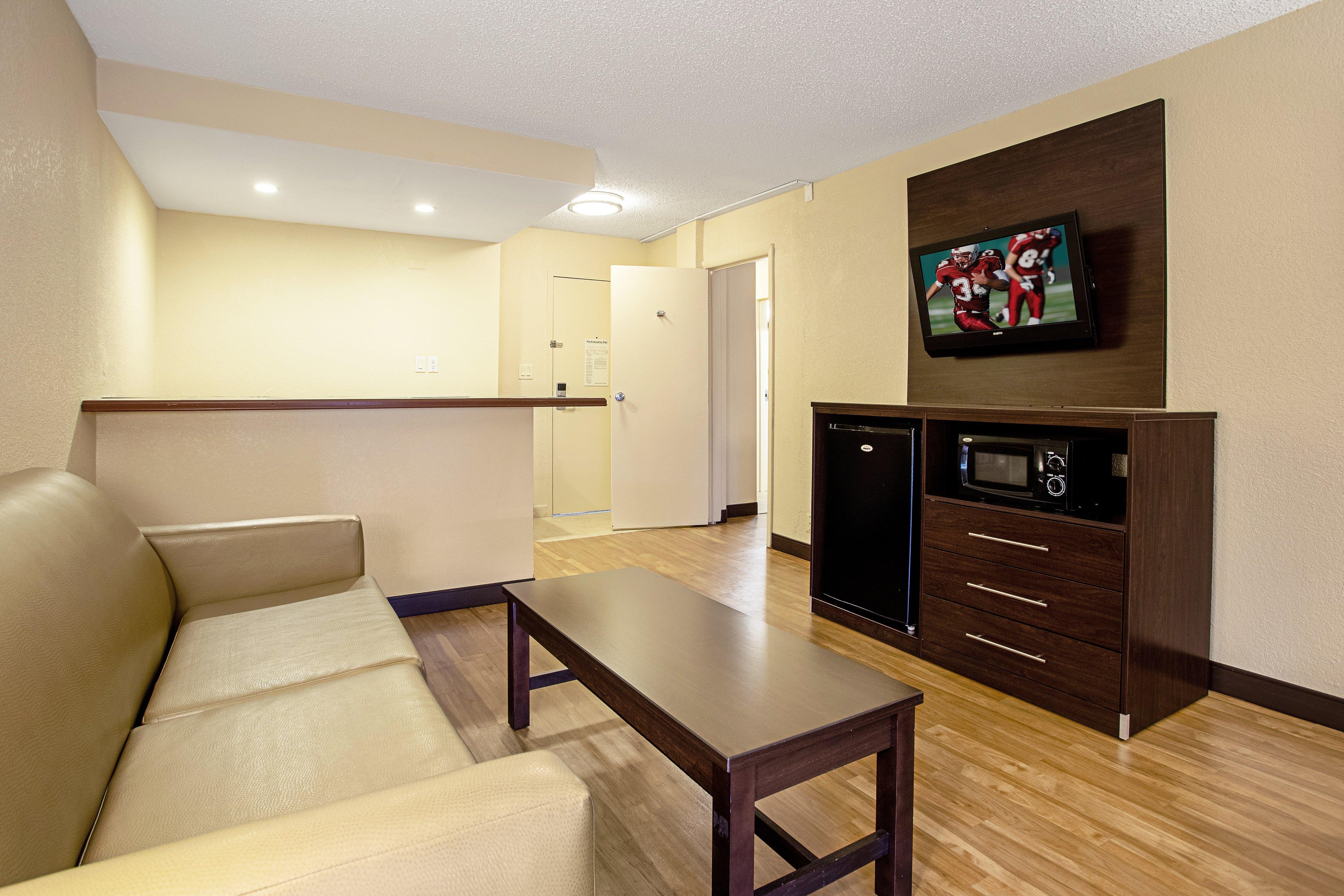 Red Roof Inn Plus+ Wichita East Dış mekan fotoğraf