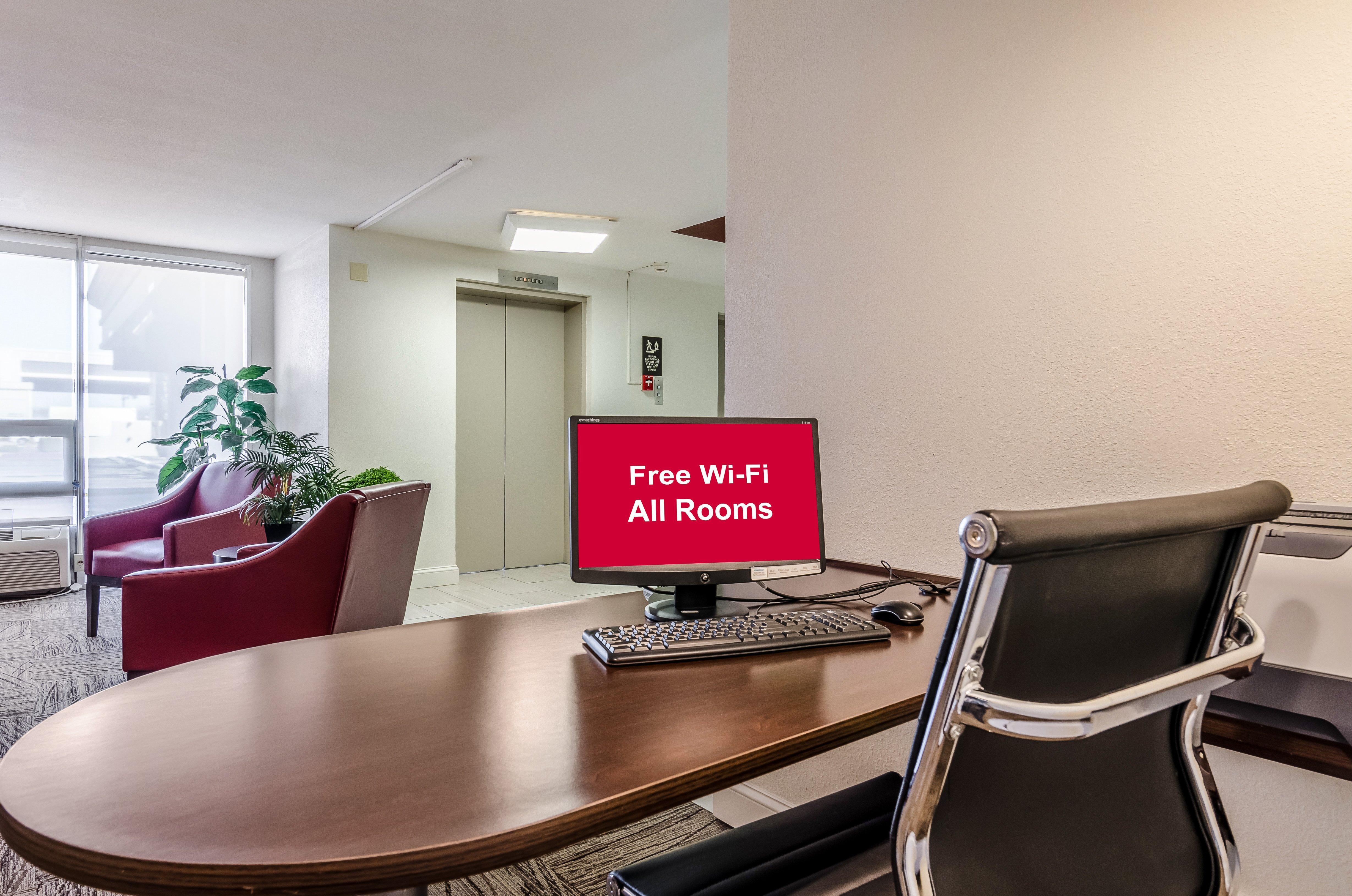 Red Roof Inn Plus+ Wichita East Dış mekan fotoğraf