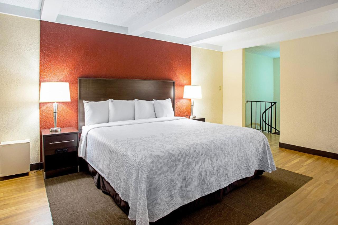 Red Roof Inn Plus+ Wichita East Dış mekan fotoğraf