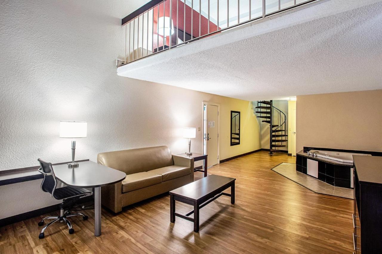 Red Roof Inn Plus+ Wichita East Dış mekan fotoğraf