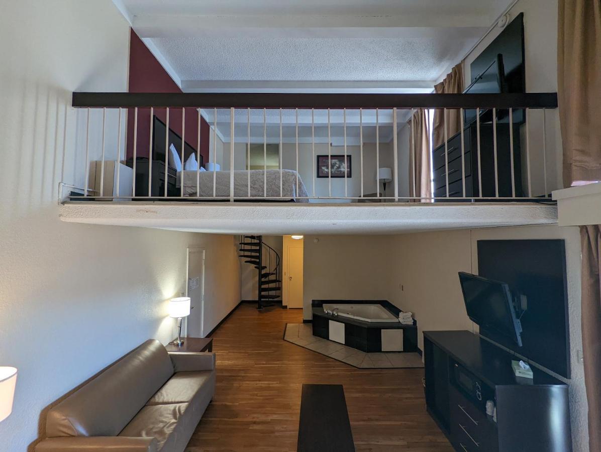 Red Roof Inn Plus+ Wichita East Dış mekan fotoğraf