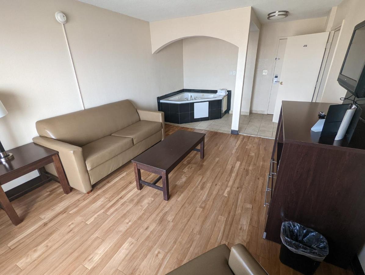 Red Roof Inn Plus+ Wichita East Dış mekan fotoğraf