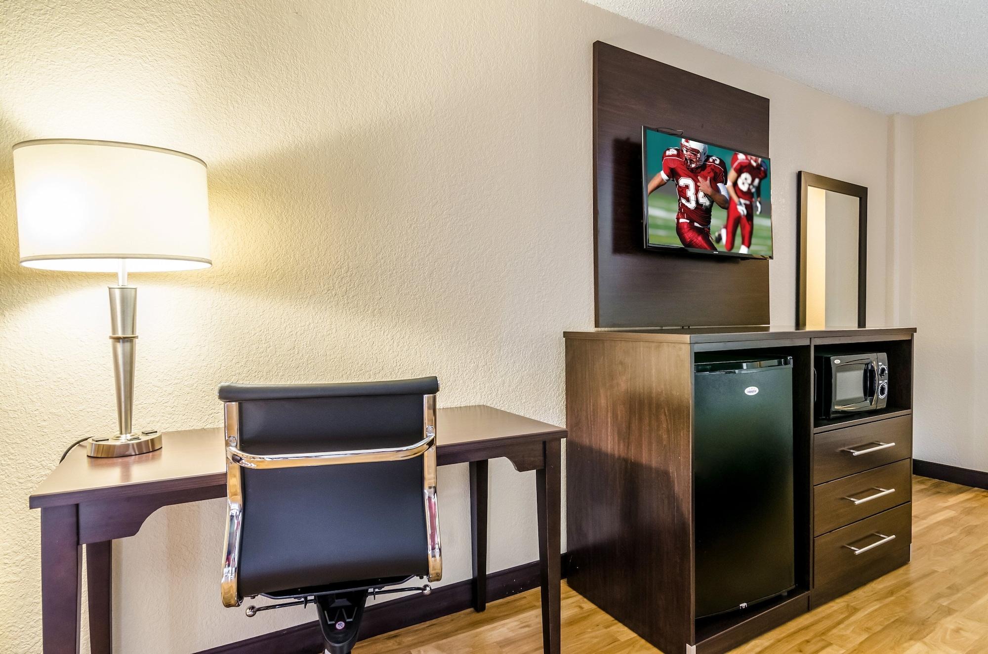 Red Roof Inn Plus+ Wichita East Dış mekan fotoğraf