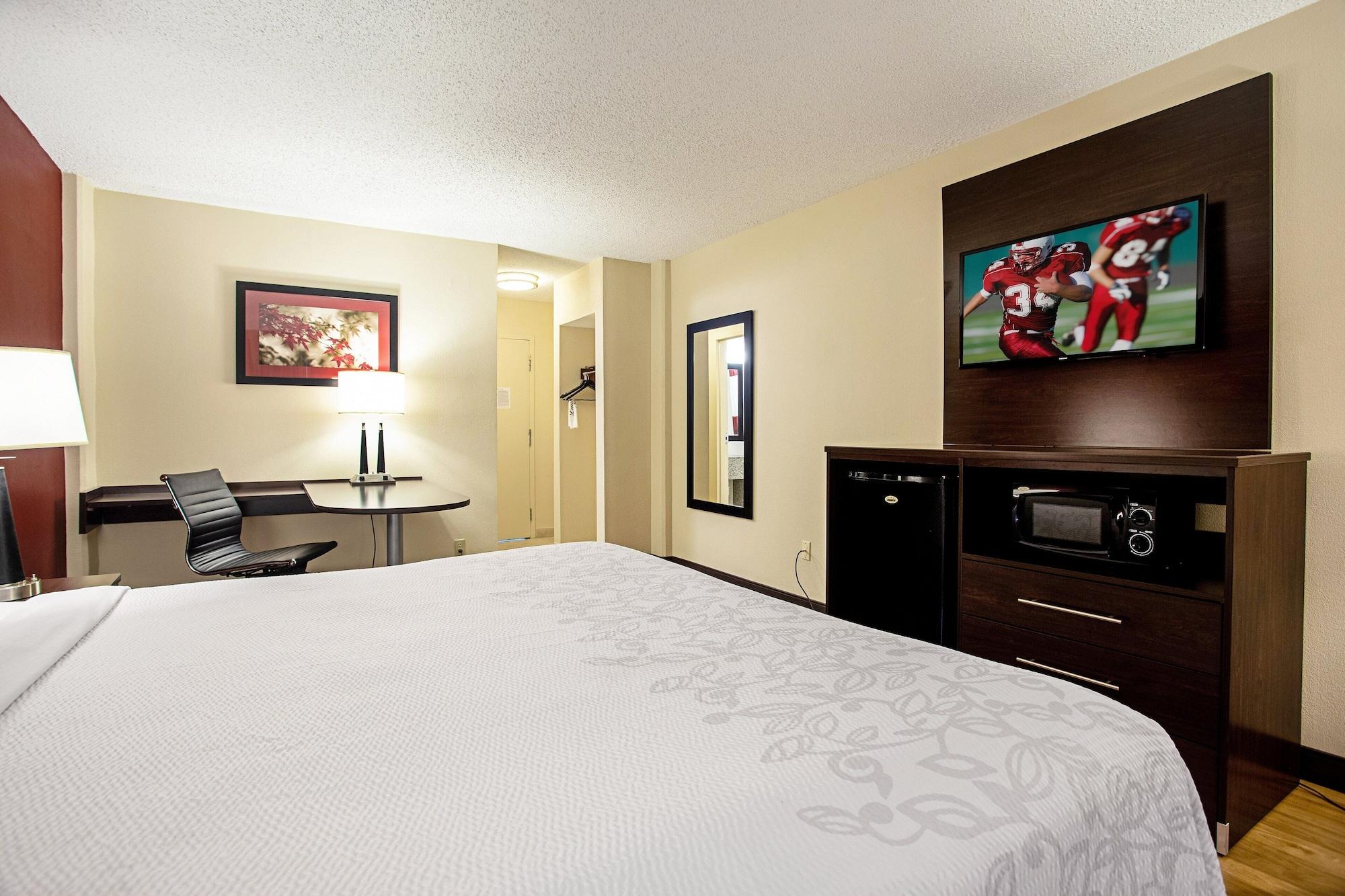 Red Roof Inn Plus+ Wichita East Dış mekan fotoğraf